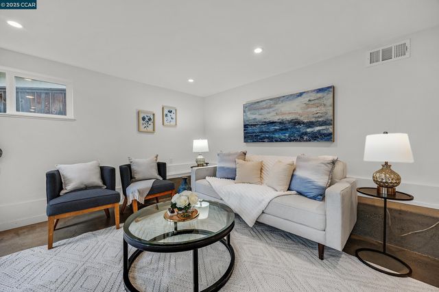 971 W Green St, Martinez, CA 94553