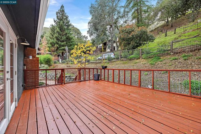 971 W Green St, Martinez, CA 94553