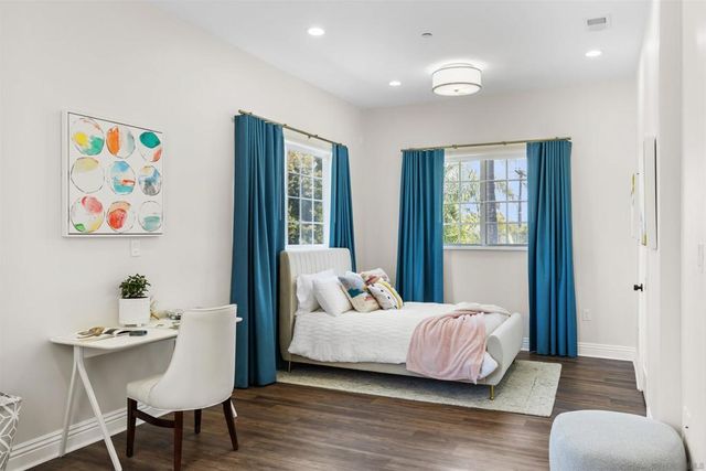 1280 Santa Fe Dr, Encinitas, CA 92024