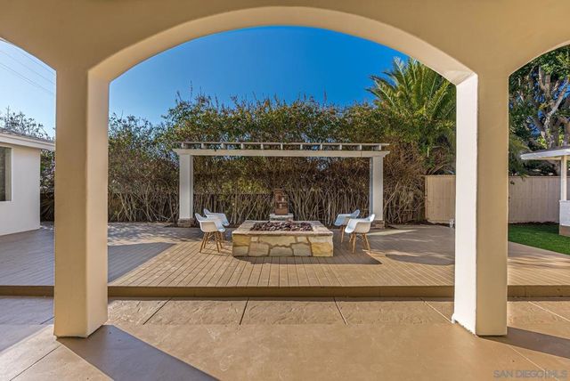 1280 Santa Fe Dr, Encinitas, CA 92024