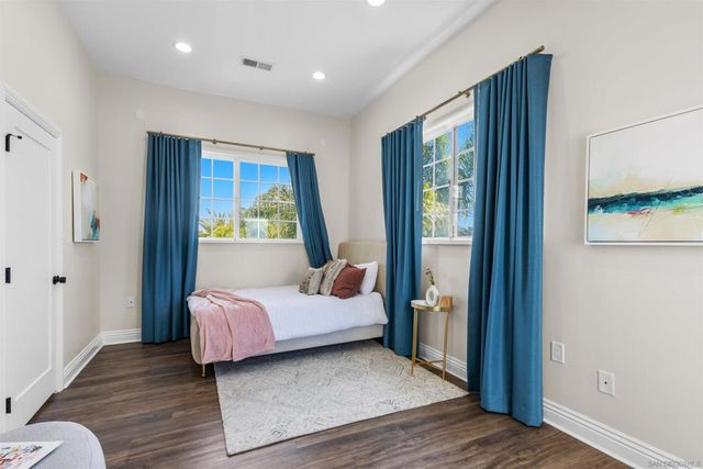 1280 Santa Fe Dr, Encinitas, CA 92024