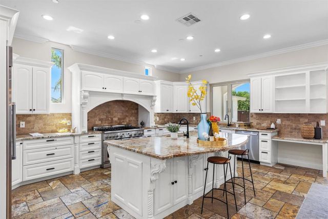1280 Santa Fe Dr, Encinitas, CA 92024