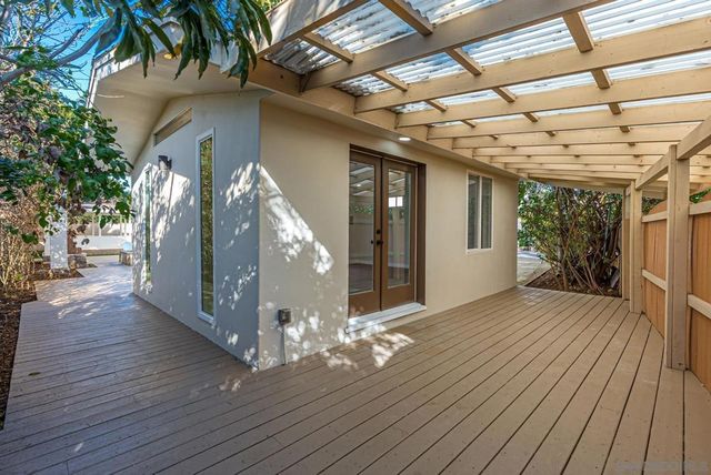 1280 Santa Fe Dr, Encinitas, CA 92024
