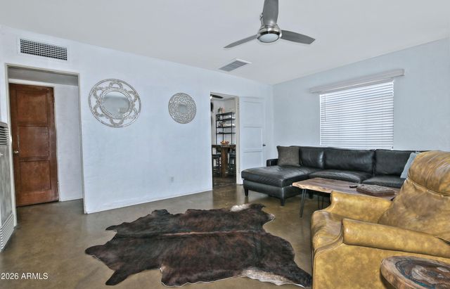 1923 W Earll Drive, Phoenix, AZ 85015