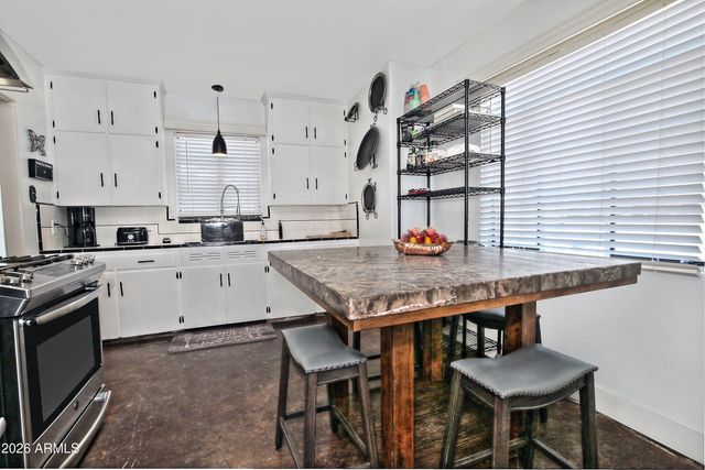 1923 W Earll Drive, Phoenix, AZ 85015