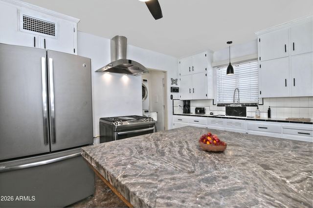 1923 W Earll Drive, Phoenix, AZ 85015