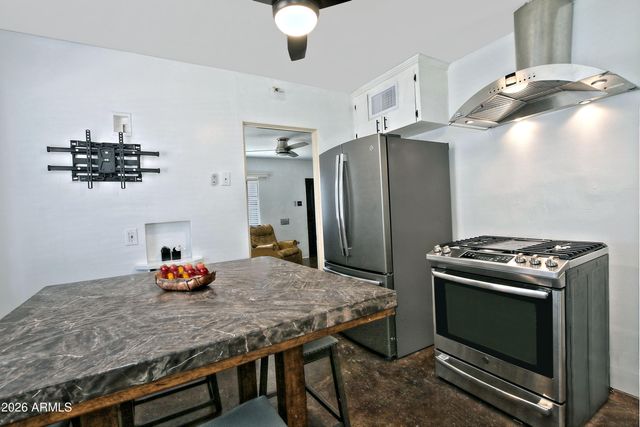 1923 W Earll Drive, Phoenix, AZ 85015