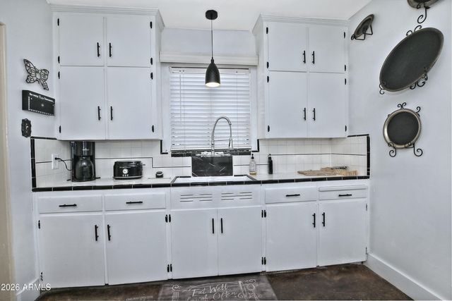 1923 W Earll Drive, Phoenix, AZ 85015