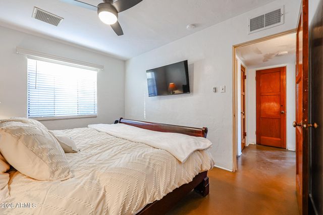 1923 W Earll Drive, Phoenix, AZ 85015