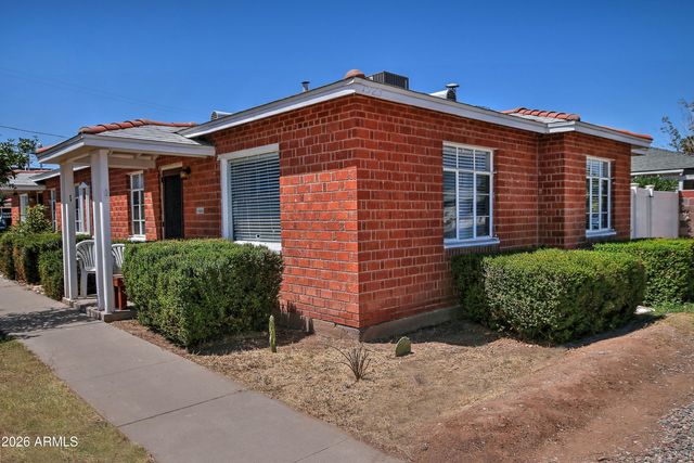 1923 W Earll Drive, Phoenix, AZ 85015