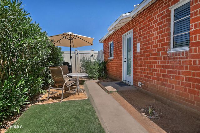 1923 W Earll Drive, Phoenix, AZ 85015