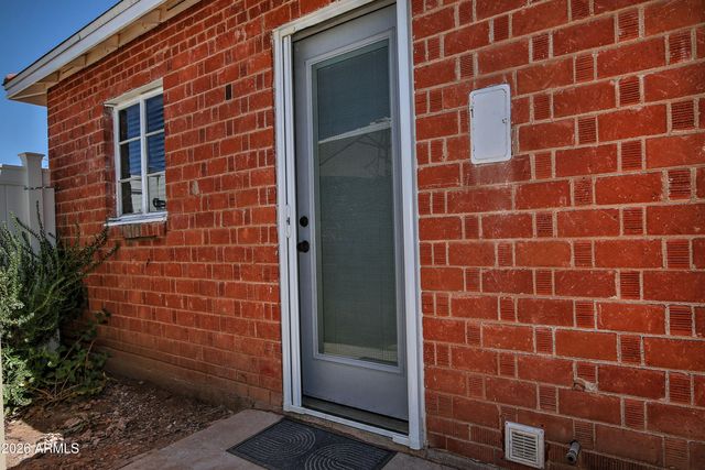 1923 W Earll Drive, Phoenix, AZ 85015