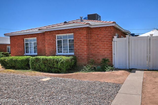 1923 W Earll Drive, Phoenix, AZ 85015