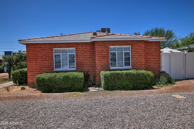 1923 W Earll Drive, Phoenix, AZ 85015