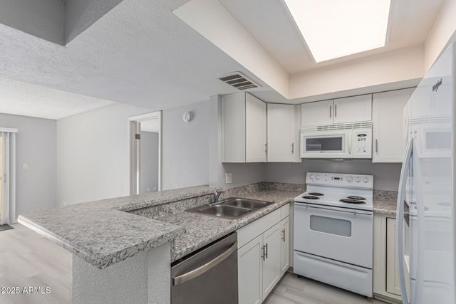 4730 W NORTHERN Avenue 1087, Glendale, AZ 85301