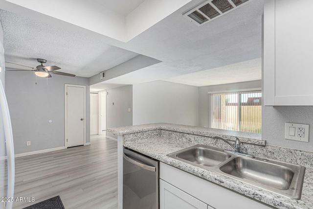 4730 W NORTHERN Avenue 1087, Glendale, AZ 85301