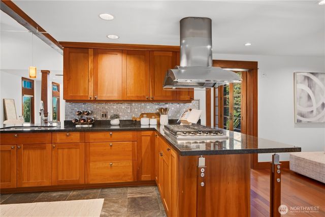 9641 NE 29th Street, Clyde Hill, WA 98004