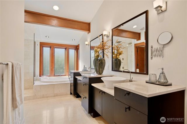 9641 NE 29th Street, Clyde Hill, WA 98004