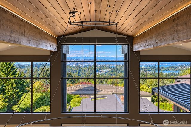 9641 NE 29th Street, Clyde Hill, WA 98004