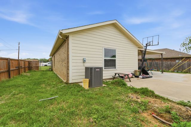 1502 SE 19th Avenue, Mineral Wells, TX 76067