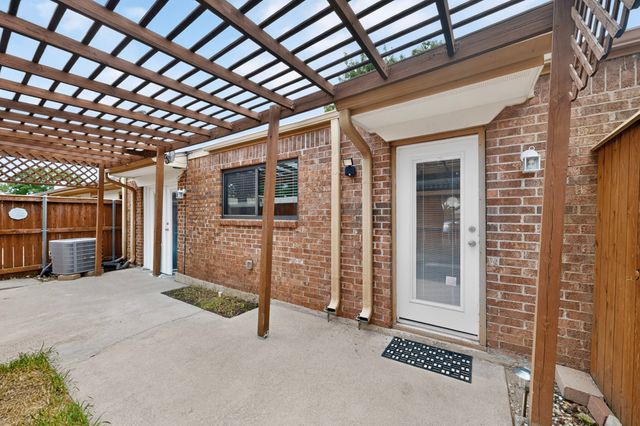 13786 Brookgreen Circle, Dallas, TX 75240