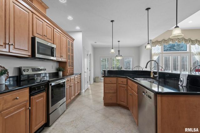 2608 WESTPORT Drive, Springfield, IL 62711