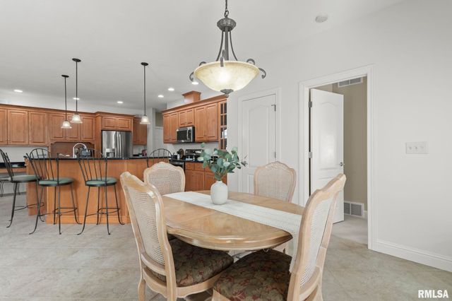 2608 WESTPORT Drive, Springfield, IL 62711