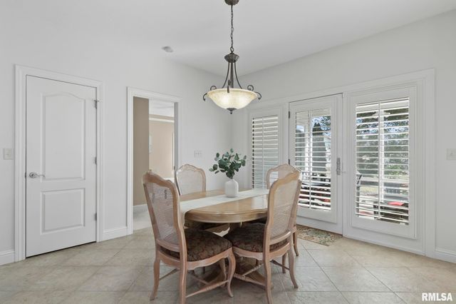 2608 WESTPORT Drive, Springfield, IL 62711