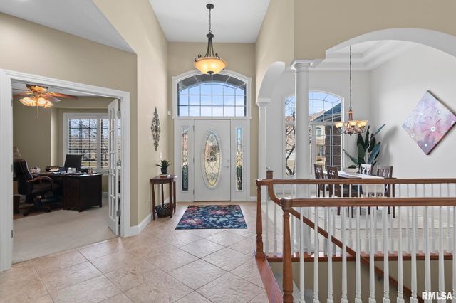 2608 WESTPORT Drive, Springfield, IL 62711