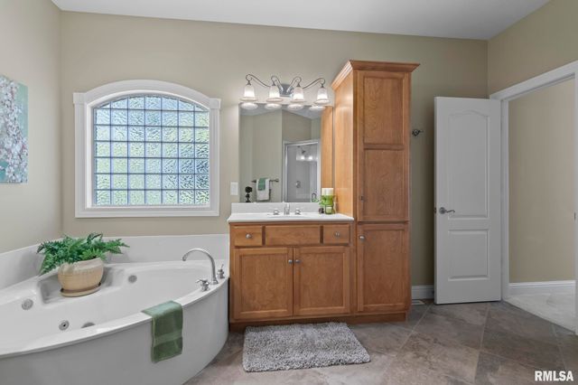 2608 WESTPORT Drive, Springfield, IL 62711