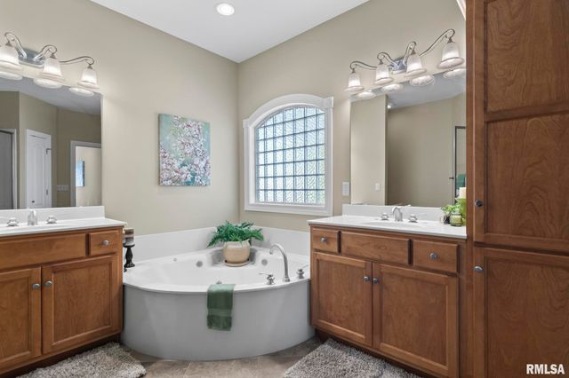 2608 WESTPORT Drive, Springfield, IL 62711