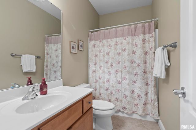 2608 WESTPORT Drive, Springfield, IL 62711