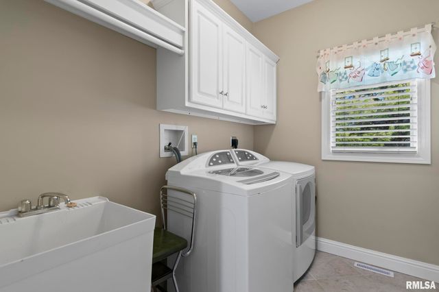 2608 WESTPORT Drive, Springfield, IL 62711