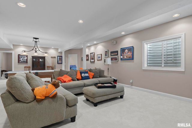 2608 WESTPORT Drive, Springfield, IL 62711