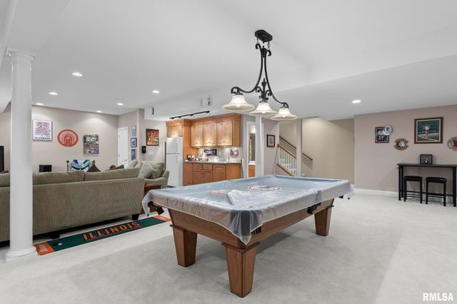 2608 WESTPORT Drive, Springfield, IL 62711