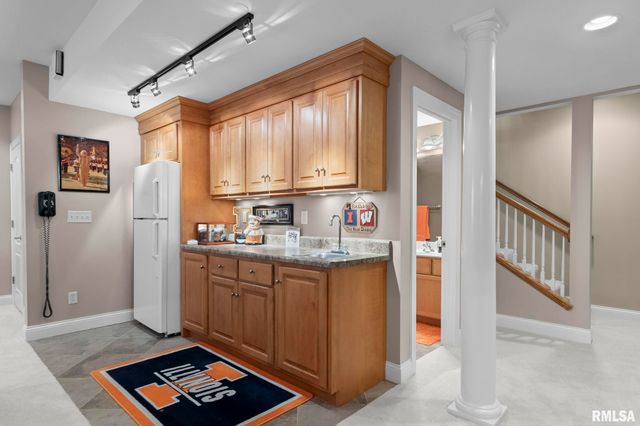 2608 WESTPORT Drive, Springfield, IL 62711