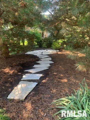 2608 WESTPORT Drive, Springfield, IL 62711