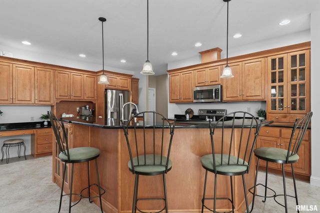 2608 WESTPORT Drive, Springfield, IL 62711