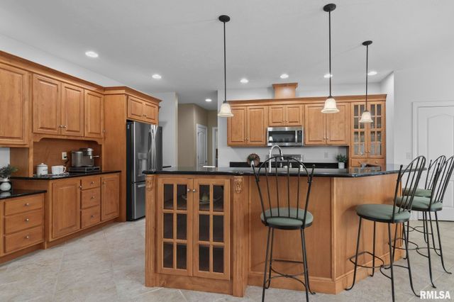 2608 WESTPORT Drive, Springfield, IL 62711