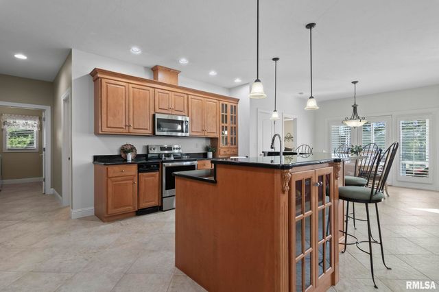 2608 WESTPORT Drive, Springfield, IL 62711