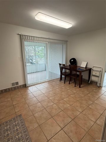 150 E Long Lake Road, Bloomfield Charter Township, MI 48304
