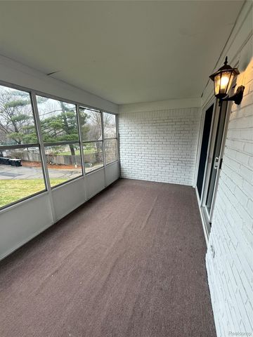 150 E Long Lake Road, Bloomfield Charter Township, MI 48304