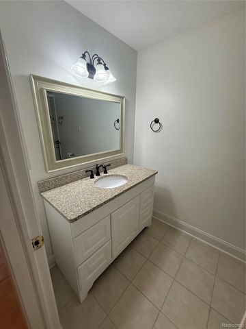 150 E Long Lake Road, Bloomfield Charter Township, MI 48304