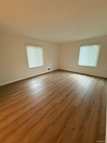 150 E Long Lake Road, Bloomfield Charter Township, MI 48304