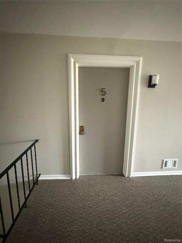 150 E Long Lake Road, Bloomfield Charter Township, MI 48304