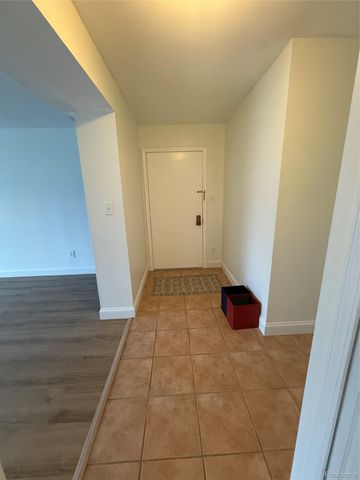 150 E Long Lake Road, Bloomfield Charter Township, MI 48304
