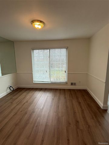 150 E Long Lake Road, Bloomfield Charter Township, MI 48304