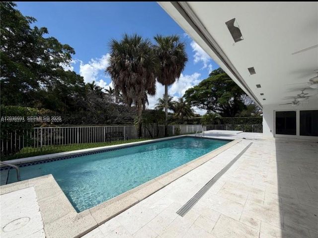 4934 NW 94th Doral Pl, Doral, FL 33178