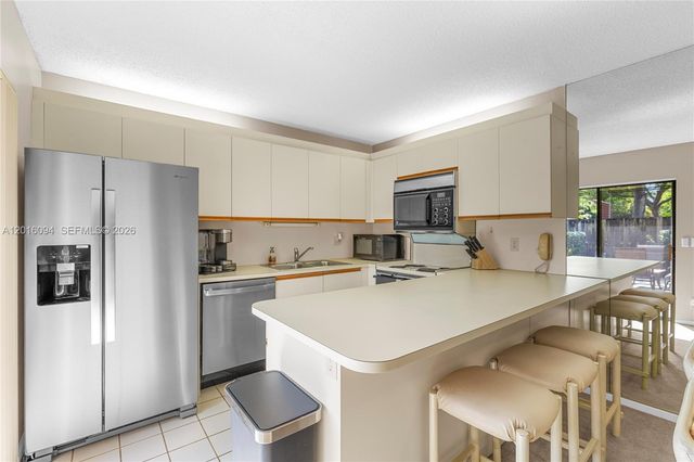 9950 NW 6th Pl, Plantation, FL 33324