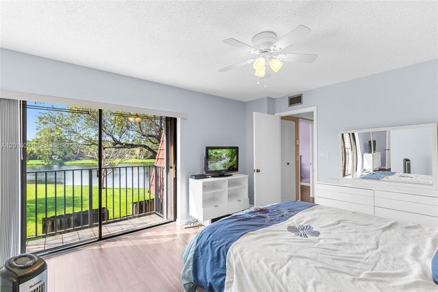 9950 NW 6th Pl, Plantation, FL 33324